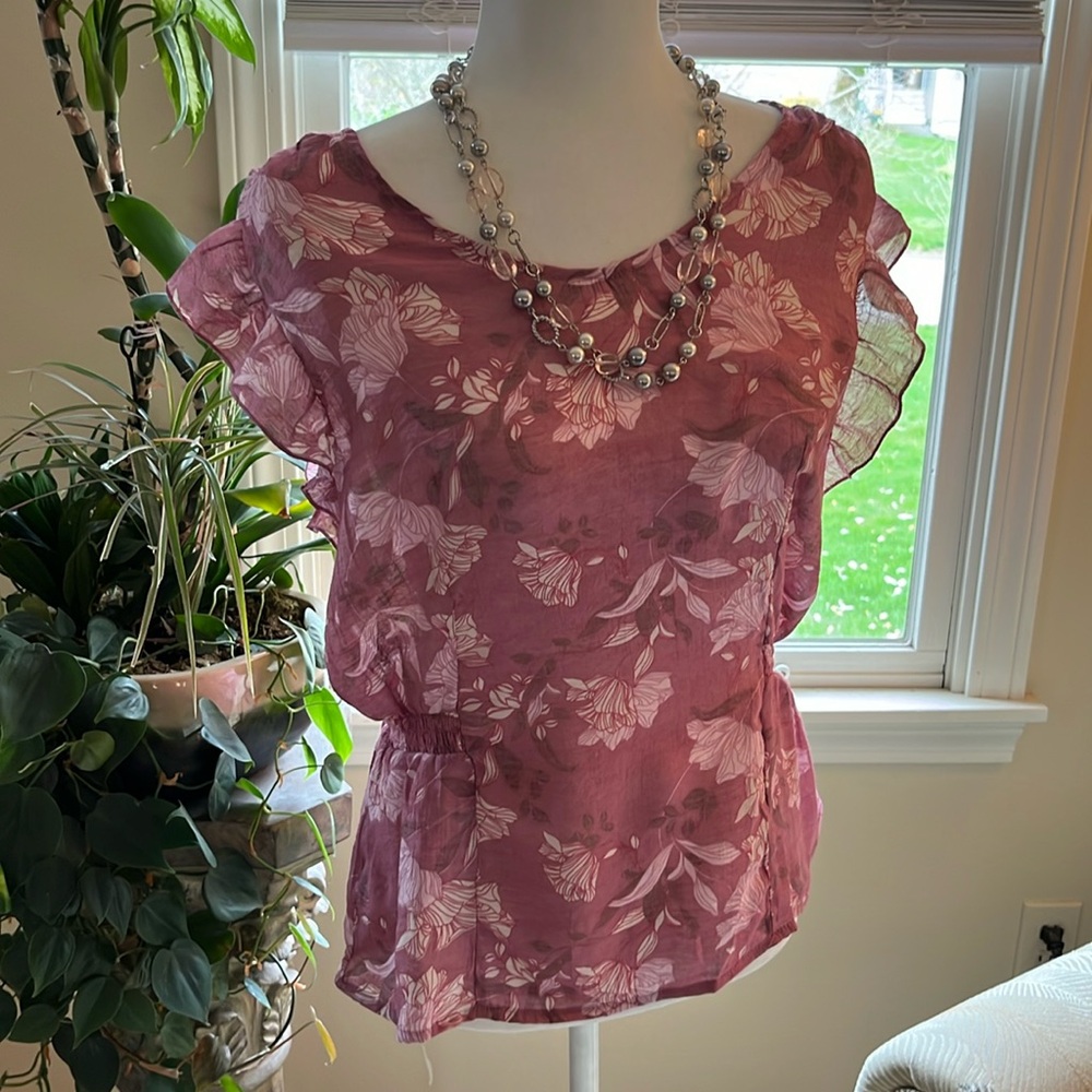 Small Como Black flowy cap short sleeve blouse
